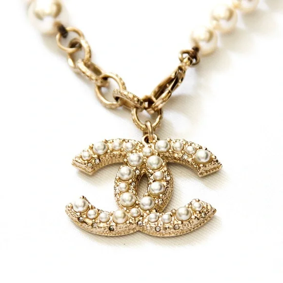 Rare Chanel Gold CC Pearl Pendant Pearl Bracelet w/ Box & Jewelry Pouch/Dustbag! - Picture 6 of 16